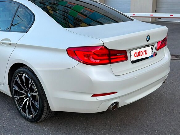 2020 BMW 5 серии 520d xDrive VII (G30/G31/G38), белый, 3590000 рублей - вид 8