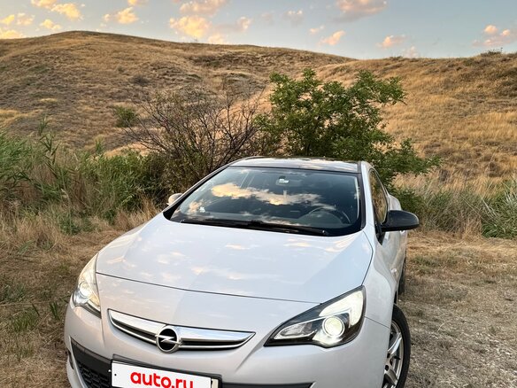 2012 Opel Astra GTC J Рестайлинг, белый, 850000 рублей - вид 1