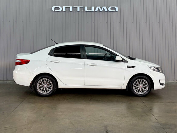 2013 Kia Rio III, белый, 897000 рублей - вид 3
