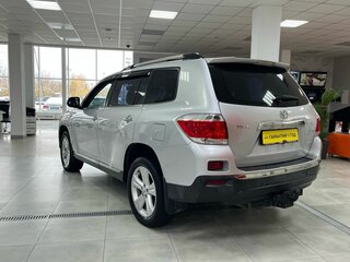 2011 Toyota Highlander II (XU40) Рестайлинг, серебристый, 1800000 рублей, вид 3