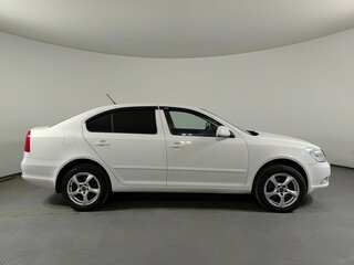 2013 Skoda Octavia II (A5) Рестайлинг, белый, 938200 рублей, вид 4