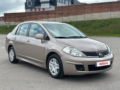 2013 Nissan Tiida I Рестайлинг, коричневый, 750000 рублей, вид 1