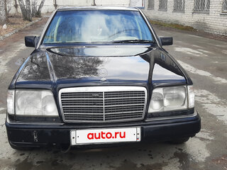 1993 Mercedes-Benz E-Класс 220 I (W124), чёрный, 300000 рублей, вид 1