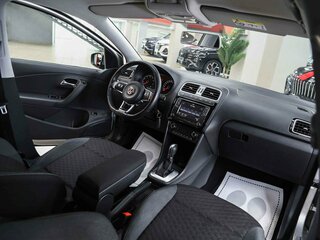 2018 Volkswagen Polo V Рестайлинг, серебристый, 1050000 рублей, вид 5