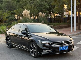 2022 Volkswagen Magotan B8 Рестайлинг, чёрный, 1724000 рублей, вид 3
