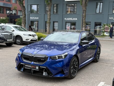 2026 BMW M5 VII (G90), синий, 18040000 рублей, вид 1