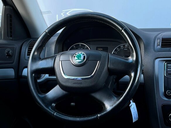 2012 Skoda Octavia II (A5) Рестайлинг, серебристый, 375500 рублей - вид 19