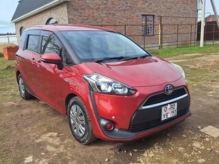 2016 Toyota Sienta II, красный, 1550000 рублей, вид 3
