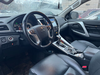 2017 Mitsubishi Pajero Sport III, чёрный, 3300000 рублей, вид 3