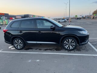 2019 Mitsubishi Outlander III Рестайлинг 3, чёрный, 1700000 рублей, вид 4
