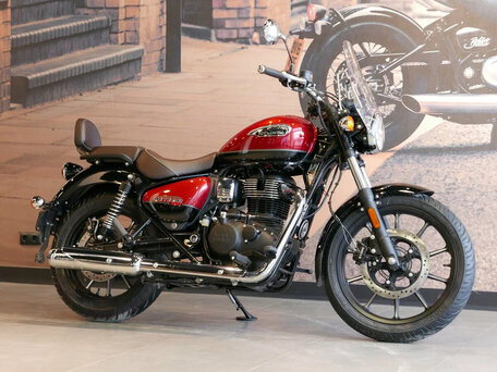 2025 Royal Enfield Meteor, красный, 528000 рублей, вид 2