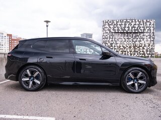 2022 BMW iX xDrive40 I (I20), чёрный, 6200000 рублей, вид 4