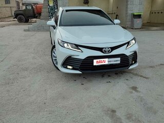 2021 Toyota Camry VIII (XV70) Рестайлинг, белый, 3300000 рублей, вид 3