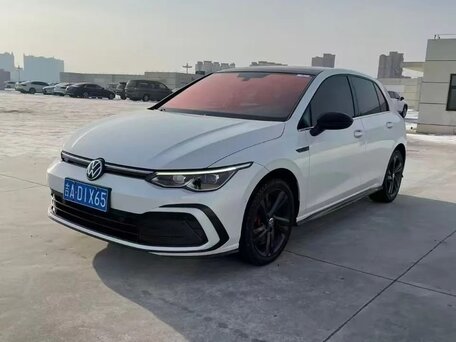 2023 Volkswagen Golf VIII, белый, 1770000 рублей, вид 3