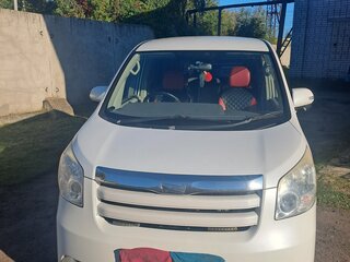 2007 Toyota Noah II (R70), белый, 1520000 рублей, вид 1