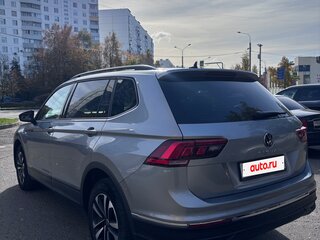 2021 Volkswagen Tiguan II Рестайлинг, серебристый, 3400000 рублей, вид 3