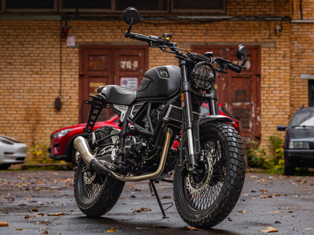 2026 Fuego Scrambler 300 FE, серый, 249900 рублей, вид 3