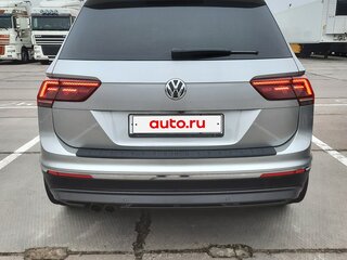 2017 Volkswagen Tiguan II, серебристый, 3250000 рублей, вид 2