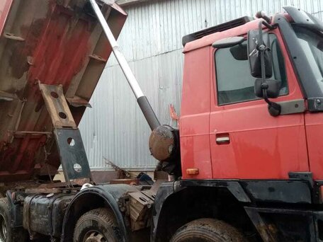 2005 Tatra T 815, красный, 1600000 рублей, вид 1