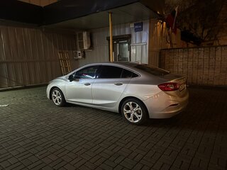 2016 Chevrolet Cruze II, серебристый, 810000 рублей, вид 2