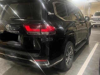 2021 Toyota Land Cruiser 300 Series, чёрный, 8000000 рублей, вид 4