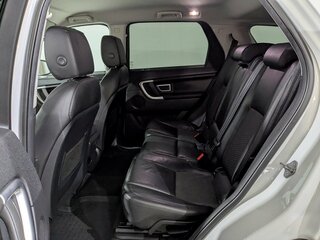 2017 Land Rover Discovery Sport I, белый, 2350000 рублей, вид 3
