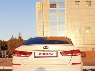 2019 Kia Optima IV Рестайлинг, белый, 2100000 рублей, вид 4