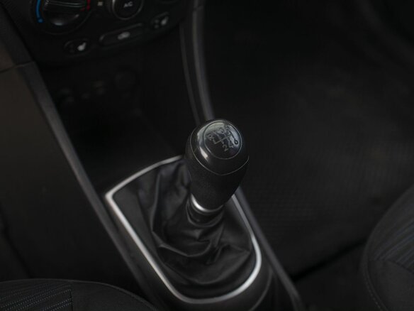 2014 Hyundai Solaris I Рестайлинг, белый, 580000 рублей - вид 17