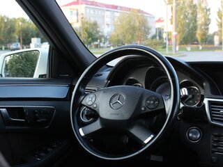 2011 Mercedes-Benz E-Класс 350 IV (W212, S212, C207), белый, 1550000 рублей, вид 5