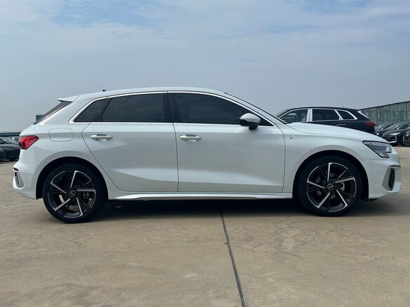 2022 Audi A3 Sportback 35 TFSI IV (8Y), белый, 2638000 рублей - вид 6