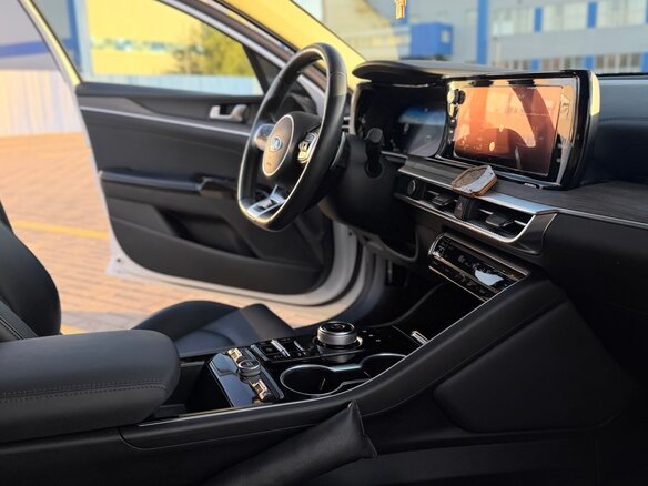 2021 Kia K5 III, белый, 2900000 рублей - вид 12