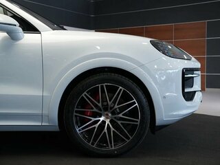 2025 Porsche Cayenne S Coupé III Рестайлинг, белый, 22333000 рублей, вид 5