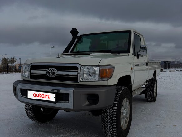2017 Toyota Land Cruiser 79 70 Series Рестайлинг 1, белый, 6700000 рублей - вид 3