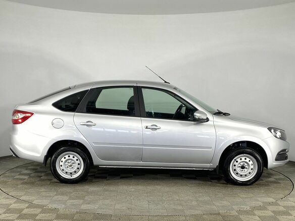 2026 Lada (ВАЗ) Granta I Рестайлинг, серебристый - вид 2