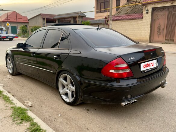 2002 Mercedes-Benz E-Класс 500 III (W211, S211), чёрный, 800000 рублей - вид 1
