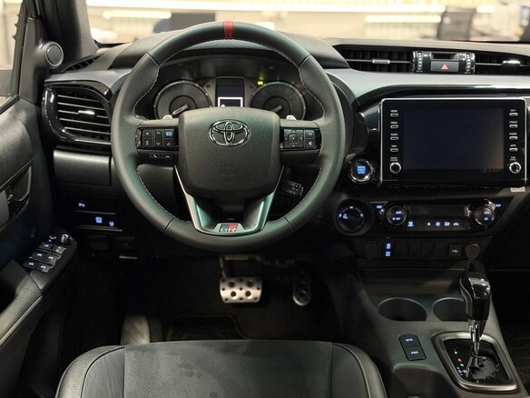 2025 Toyota Hilux VIII Рестайлинг 2, белый, 7290000 рублей - вид 12