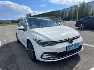 2022 Volkswagen Golf VIII, белый, 1650000 рублей, вид 3