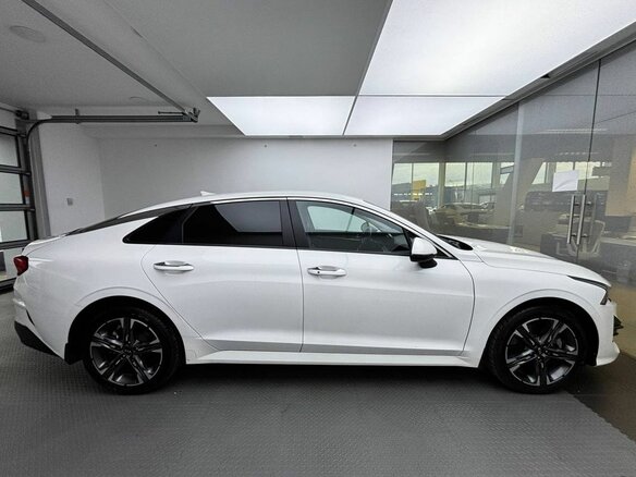 2020 Kia K5 III, белый, 2390000 рублей - вид 3