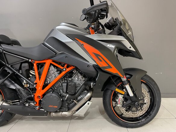 2017 KTM 1290 Super Duke GT, чёрный, 990000 рублей - вид 12