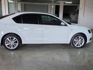 2019 Skoda Octavia III (A7) Рестайлинг, белый, 1700000 рублей, вид 5