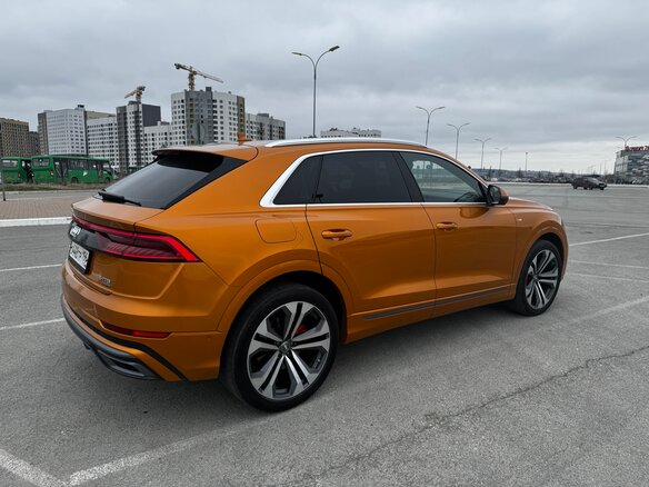 2018 Audi Q8 55 TFSI I (4M), оранжевый, 5950000 рублей - вид 9