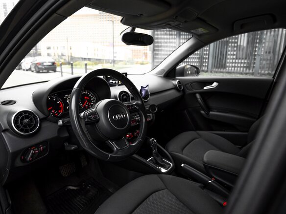 2015 Audi A1 I (8X) Рестайлинг, белый, 1050000 рублей - вид 5