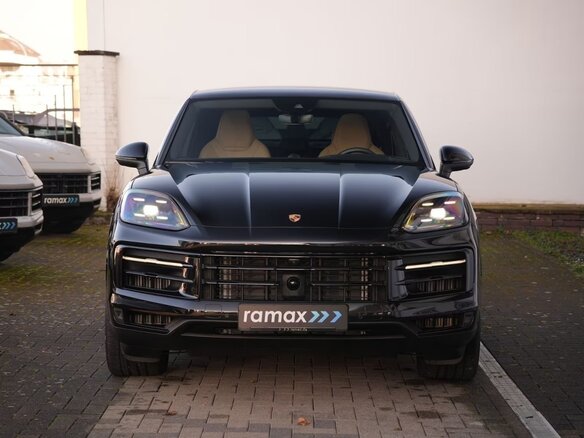 2025 Porsche Cayenne E-Hybrid Coupé III Рестайлинг, чёрный - вид 2