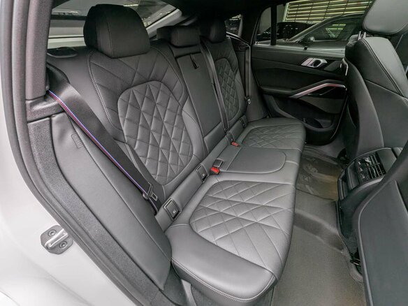2023 BMW X6 30d III (G06) Рестайлинг, белый, 10145000 рублей - вид 12
