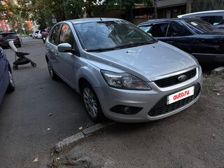 2011 Ford Focus II Рестайлинг, серебристый, 550000 рублей, вид 3