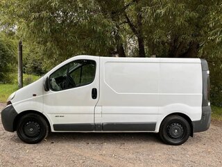 2005 Renault Trafic II, белый, 720000 рублей, вид 4