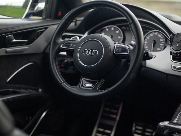 2014 Audi S8 III (D4) Рестайлинг, чёрный, 4500000 рублей - вид 17