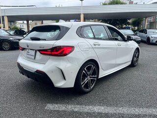 2021 BMW 1 серии 118i III (F40), белый, 1400300 рублей, вид 5