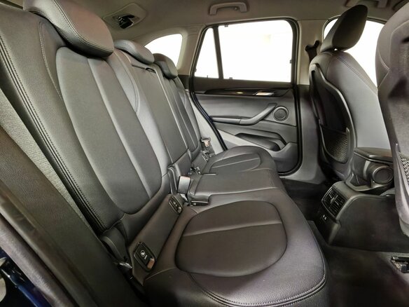 2018 BMW X1 20i xDrive II (F48), синий, 2457000 рублей - вид 13