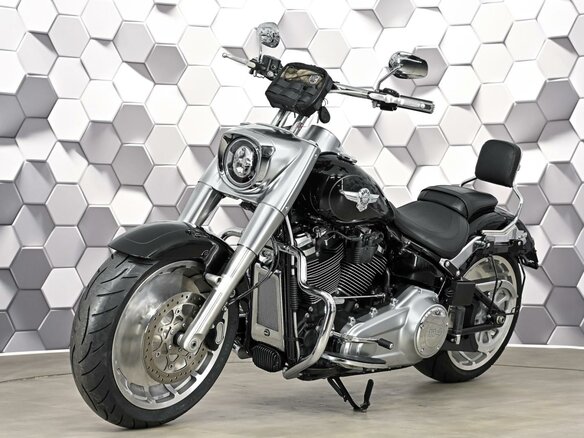 2017 Harley-Davidson Fat Boy, чёрный, 1729000 рублей - вид 1